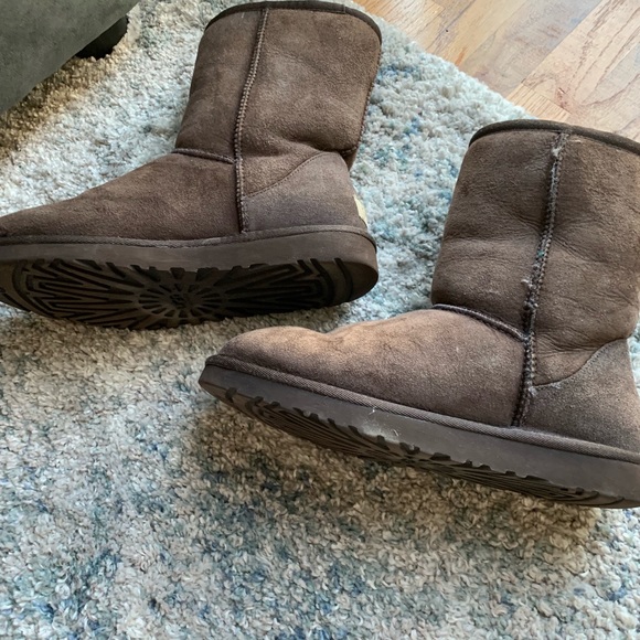 BROWN UGG BOOTS - Picture 2 of 6